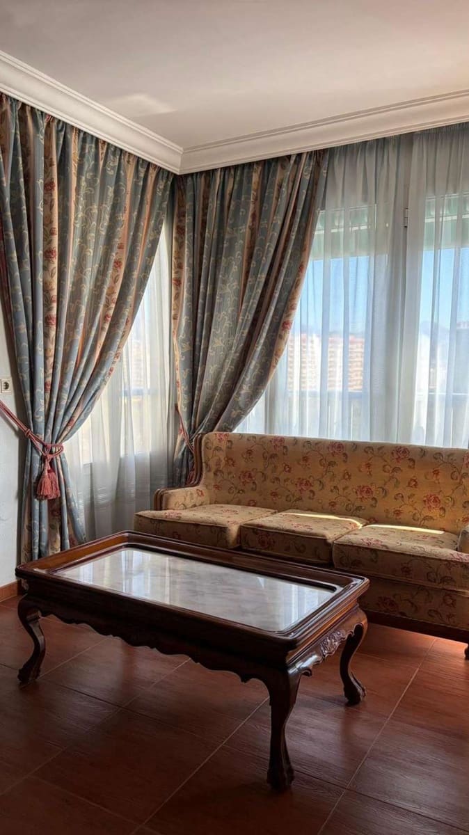 3 makuuhuone Asunto vuokrattavana paikassa Malaga kaupunki mukana 
autotalli - 1 950 € (Ref: 9136873)