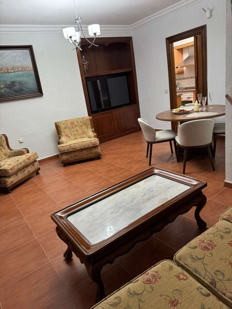 3 makuuhuone Asunto vuokrattavana paikassa Malaga kaupunki mukana 
autotalli - 1 950 € (Ref: 9136873)