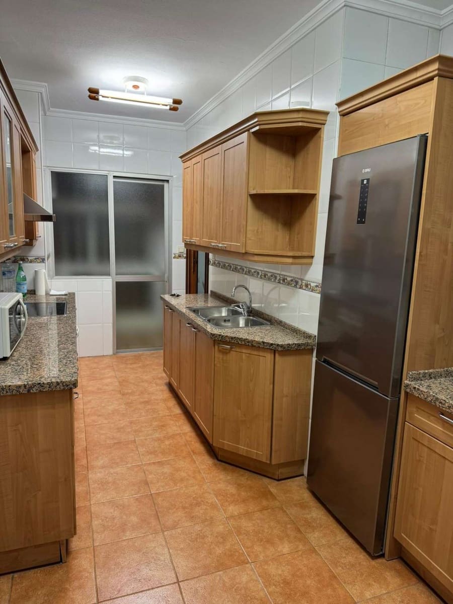 3 makuuhuone Asunto vuokrattavana paikassa Malaga kaupunki mukana 
autotalli - 1 950 € (Ref: 9136873)