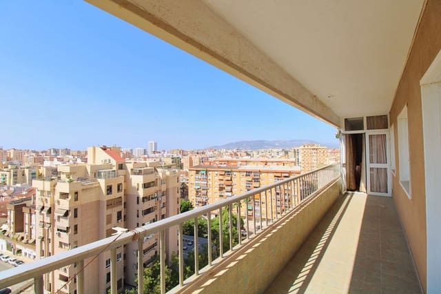 3 makuuhuone Asunto vuokrattavana paikassa Málaga kaupunki mukana 
autotalli - 1 950 € (Ref: 9136873)