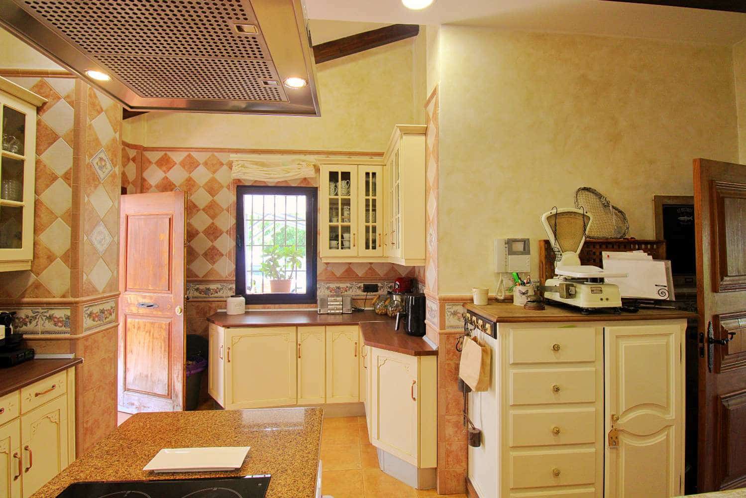 4 quarto Moradia para venda em Alhaurin de la Torre com piscina - 650 000 € (Ref: 9141314)