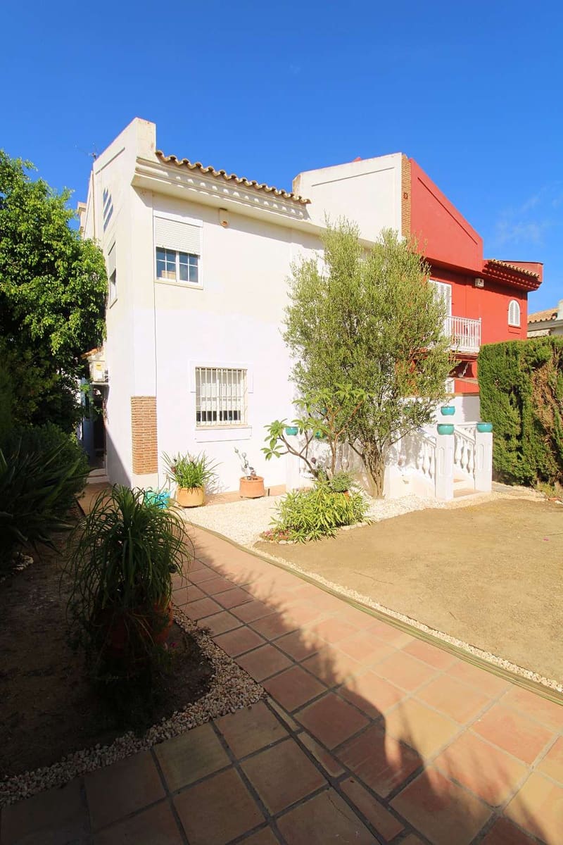 3 soveværelse Semi-Rækkehus til salg i Alhaurin de la Torre med garage - € 490.000 (Ref: 9290952)