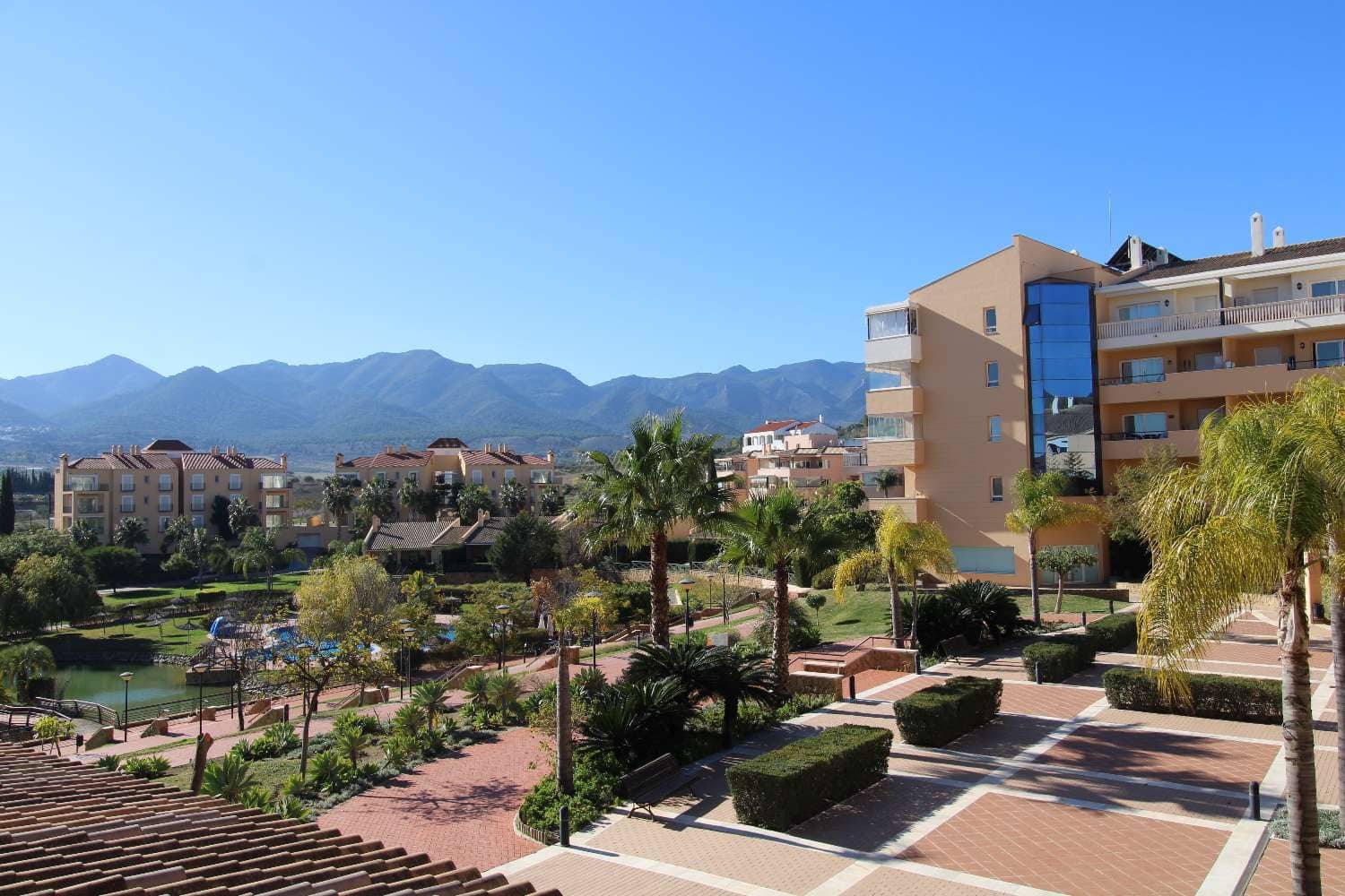 Piso de 2 habitaciones en Alhaurín de la Torre en alquiler con piscina - 1.600 € (Ref: 9450124)