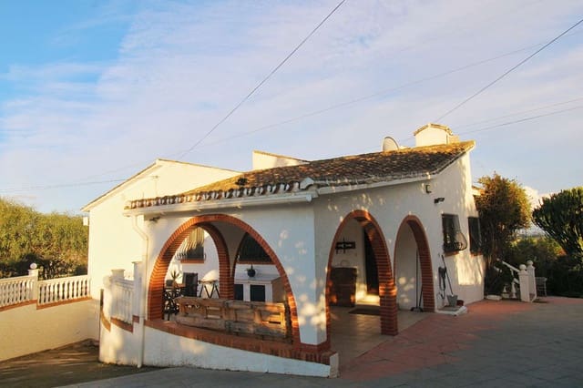 3 bedroom Villa for rent in Alhaurín de la Torre with pool garage - € 2,500 (Ref: 9465155)