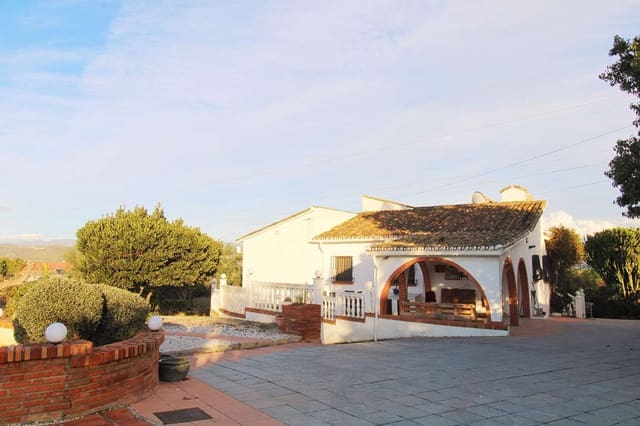 3 bedroom Villa for rent in Alhaurín de la Torre with pool garage - € 2,500 (Ref: 9465155)