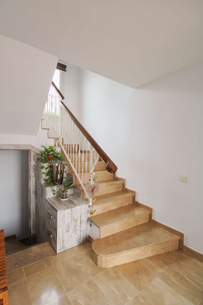 4 bedroom Villa for rent in Alhaurin de la Torre with pool - € 3,000 (Ref: 9508262)