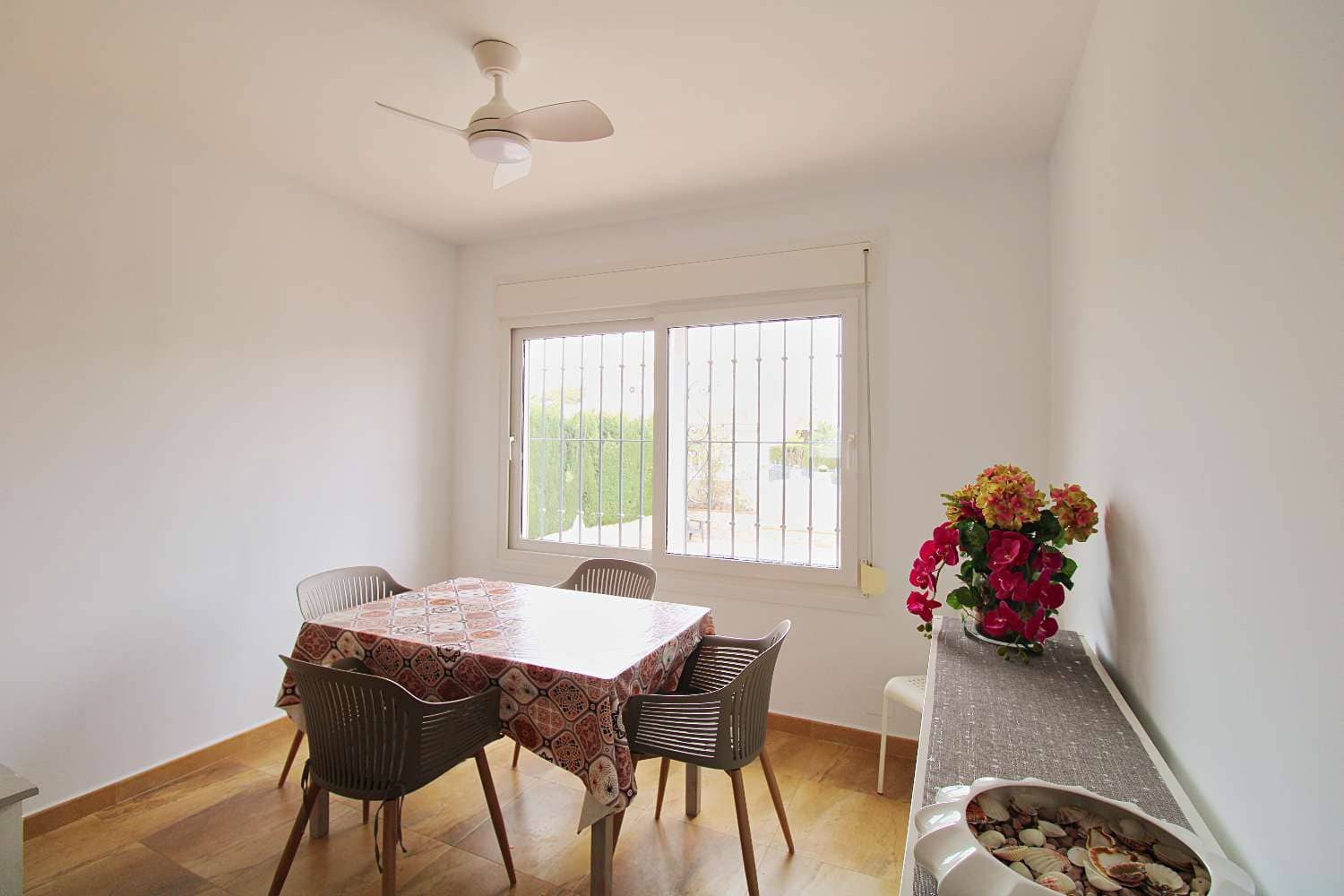 4 bedroom Villa for rent in Alhaurin de la Torre with pool - € 3,000 (Ref: 9508262)