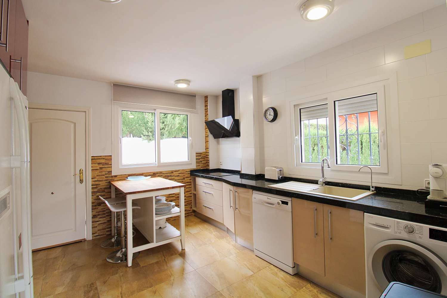 4 bedroom Villa for rent in Alhaurin de la Torre with pool - € 3,000 (Ref: 9508262)