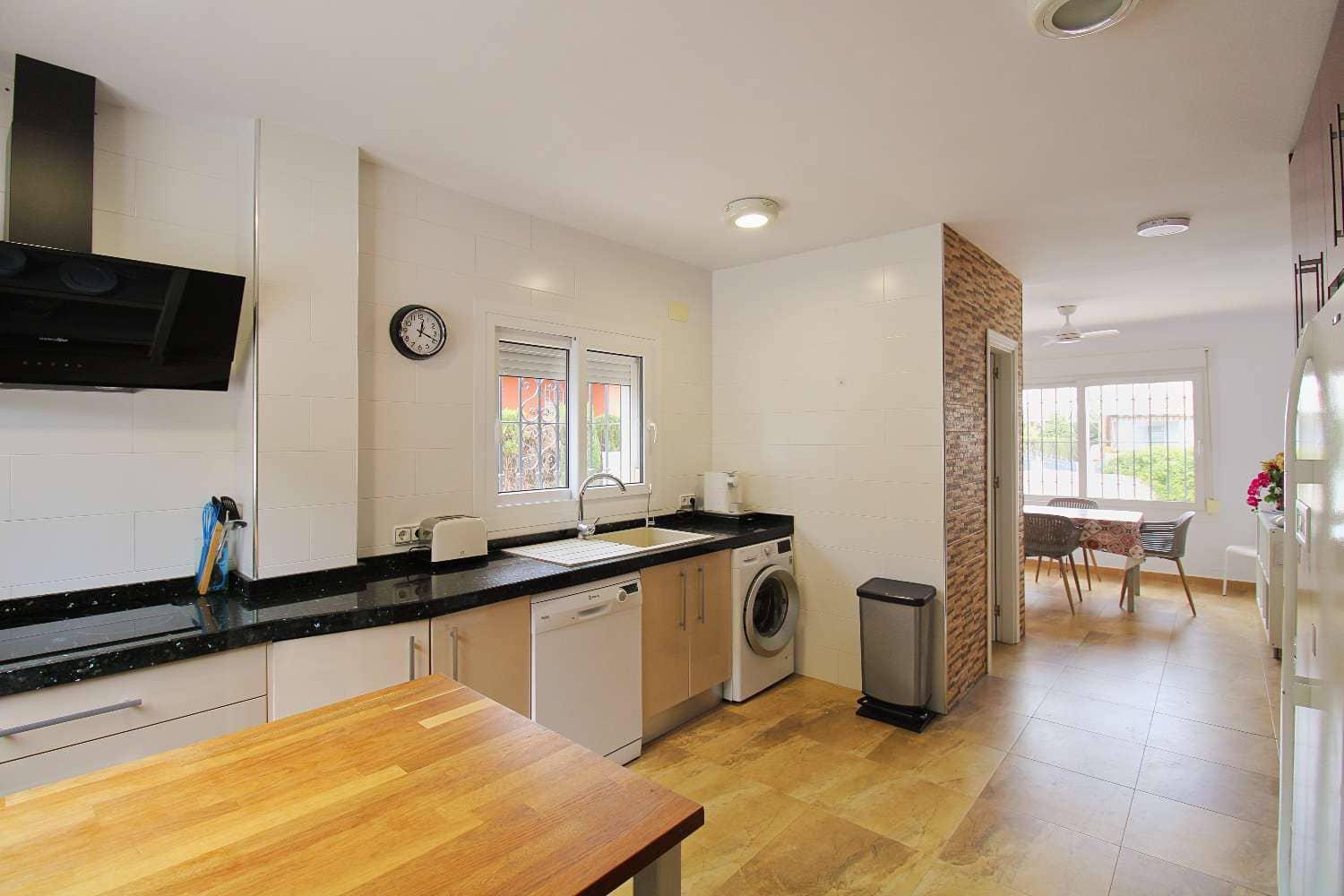 4 bedroom Villa for rent in Alhaurin de la Torre with pool - € 3,000 (Ref: 9508262)