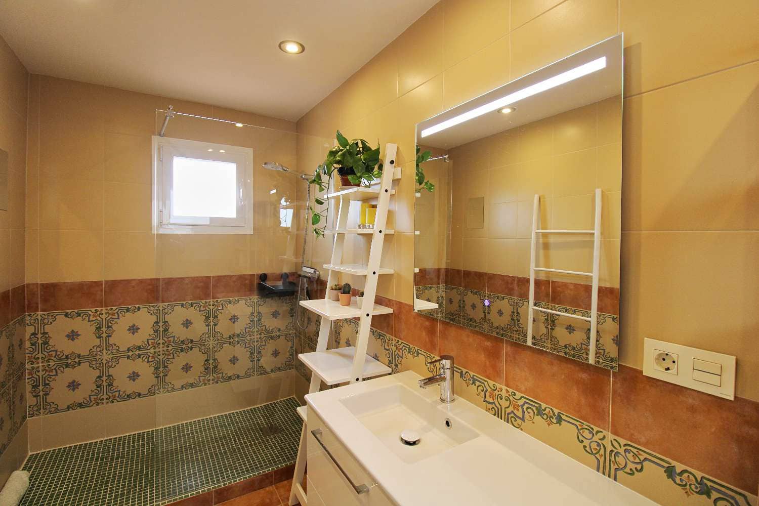 4 bedroom Villa for rent in Alhaurin de la Torre with pool - € 3,000 (Ref: 9508262)