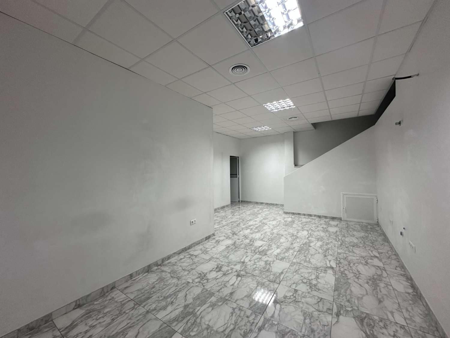 Commercieel te huur in Alhaurin de la Torre - € 950 (Ref: 9543010)