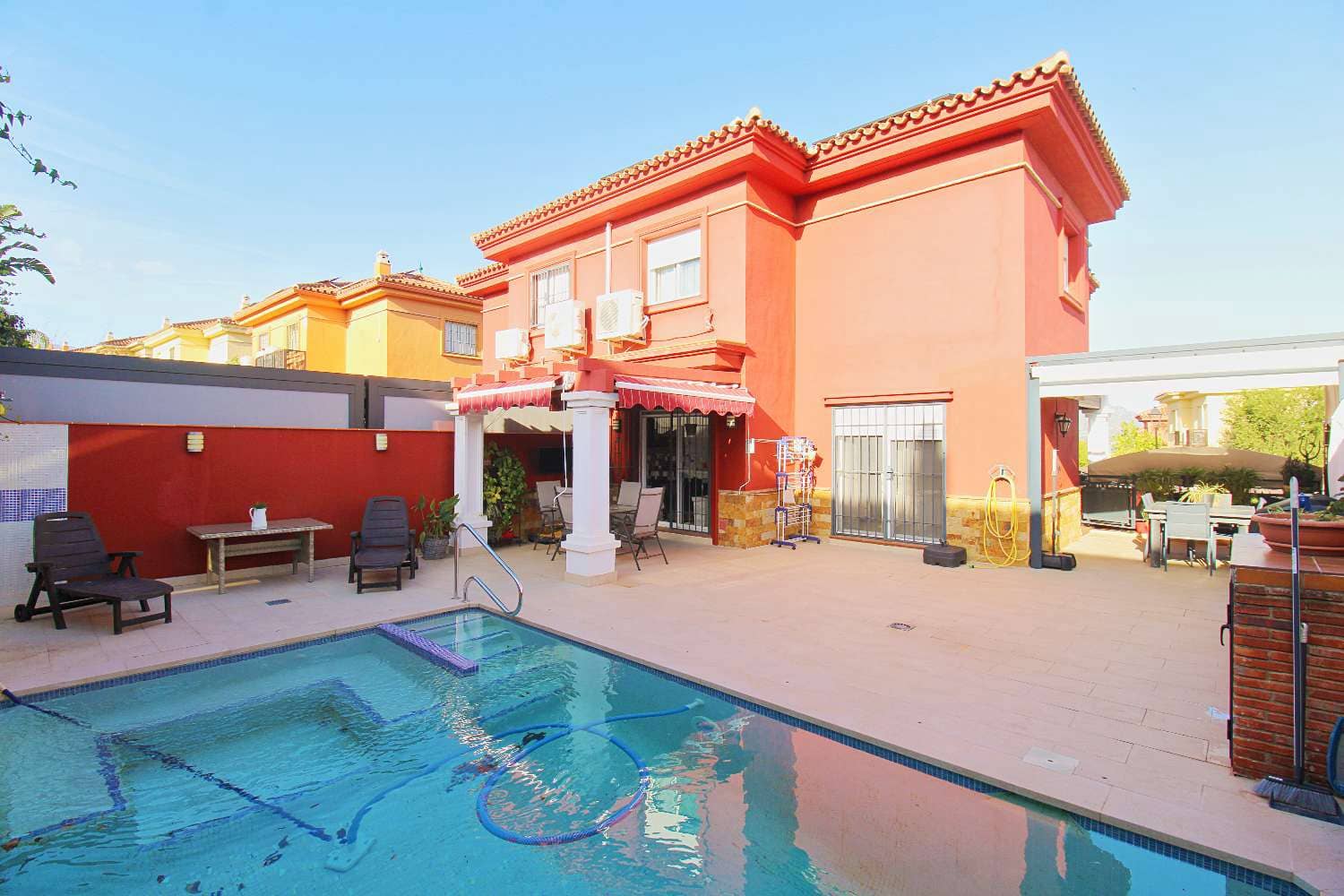 4 slaapkamer Halfvrijstaande villa te koop in Alhaurin de la Torre met zwembad - € 550.000 (Ref: 9560885)