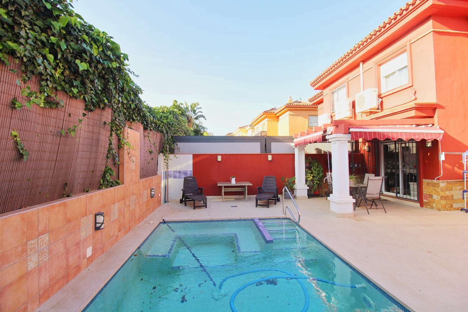 4 slaapkamer Halfvrijstaande villa te koop in Alhaurin de la Torre met zwembad - € 550.000 (Ref: 9560885)