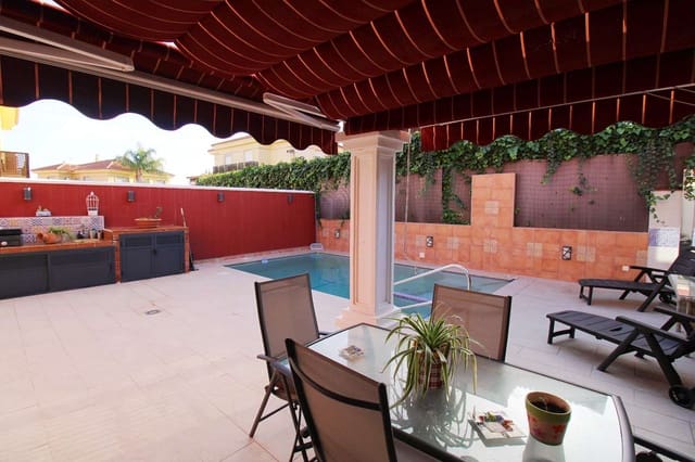 4 soverom Kjedet enebolig til salgs i Alhaurín de la Torre med svømmebasseng - € 550 000 (Ref: 9560885)