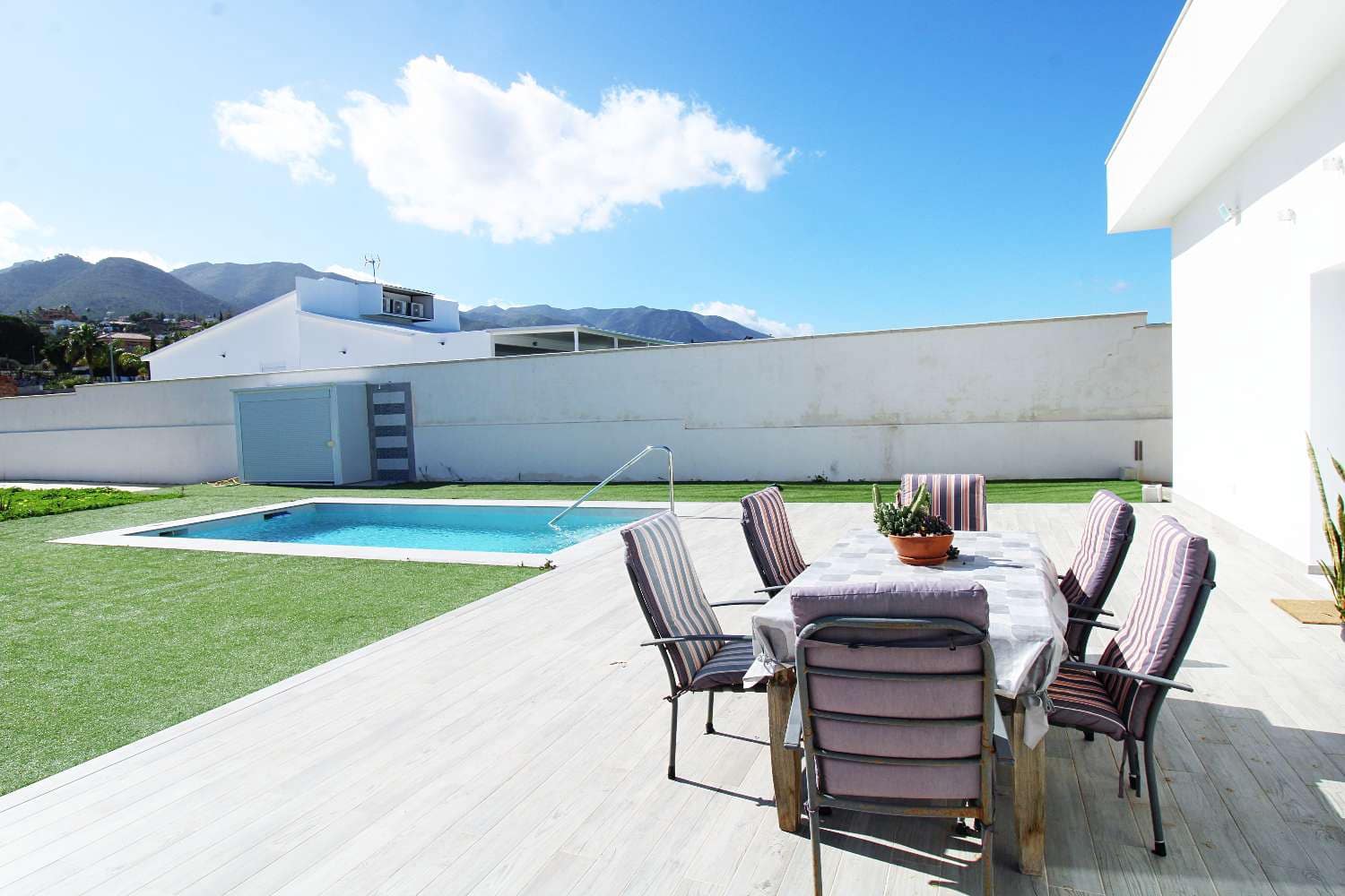 4 soveværelse Villa til salg i Alhaurin de la Torre med swimmingpool - € 810.000 (Ref: 9594600)