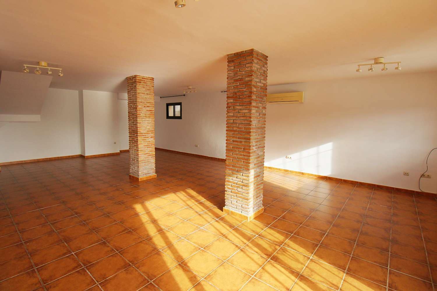 5 slaapkamer Villa te huur in Alhaurin de la Torre met zwembad - € 4.200 (Ref: 9594601)