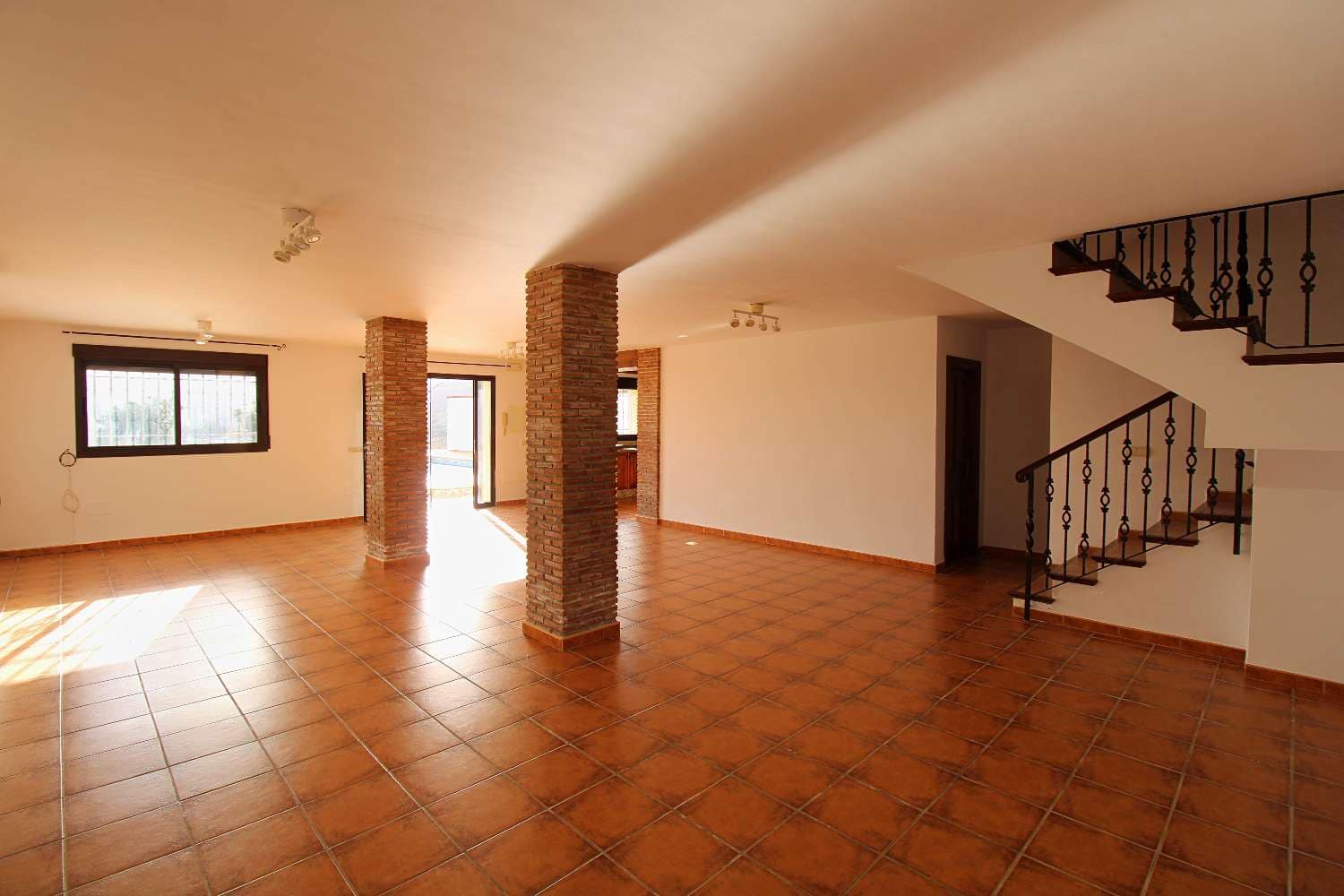 5 slaapkamer Villa te huur in Alhaurin de la Torre met zwembad - € 4.200 (Ref: 9594601)