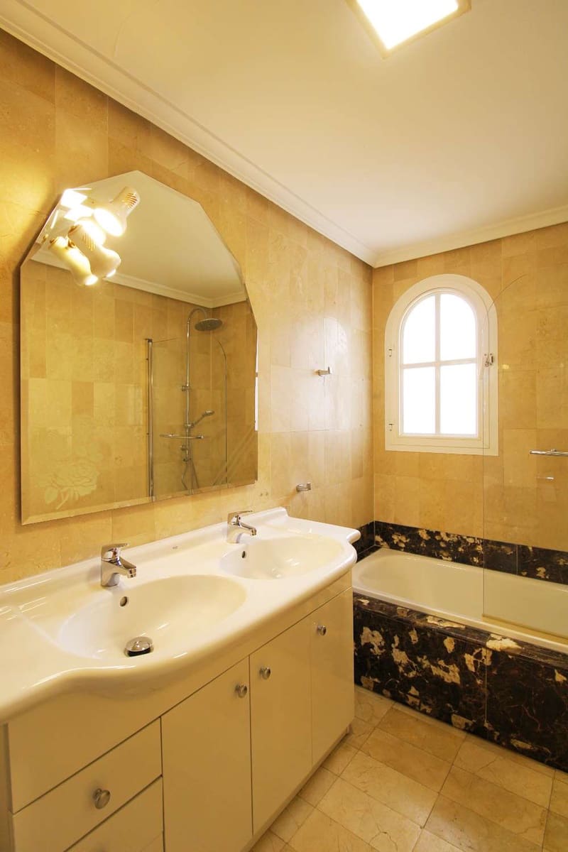 3 camera da letto Villetta Bifamiliare da affittare in Alhaurin de la Torre con piscina garage - 1.600 € (Rif: 9636410)