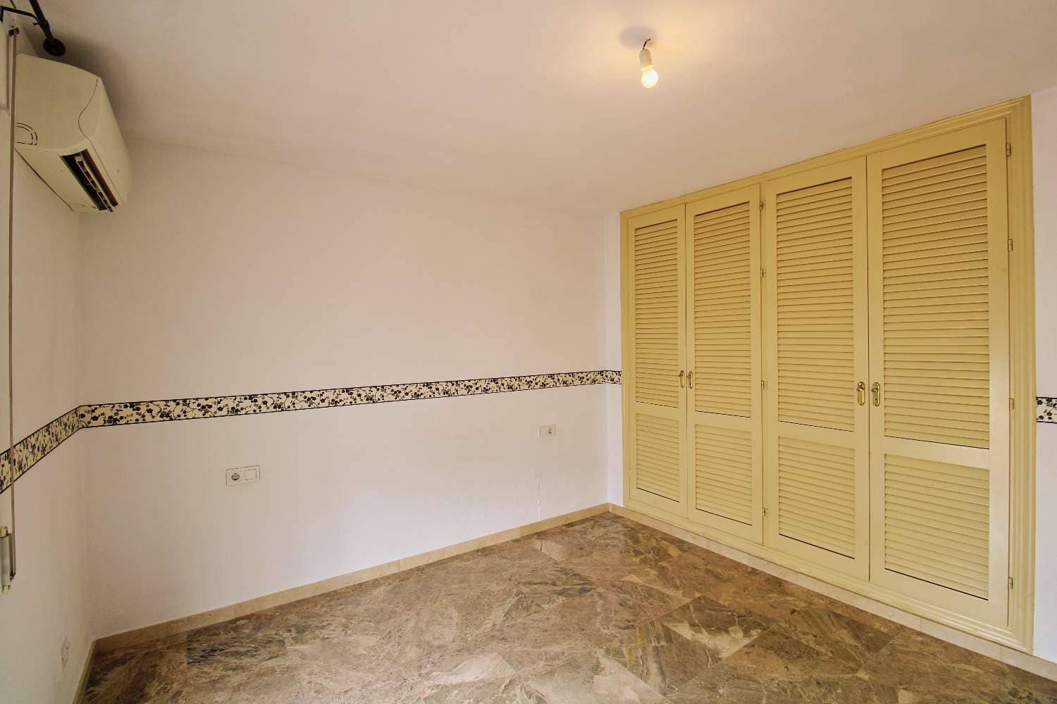 3 camera da letto Villetta Bifamiliare da affittare in Alhaurin de la Torre con piscina garage - 1.600 € (Rif: 9636410)