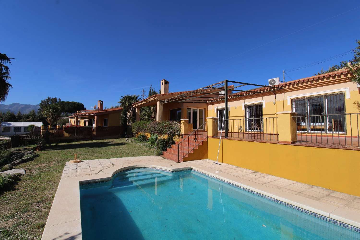 Chalet de 3 habitaciones en Alhaurín de la Torre en venta con piscina - 725.000 € (Ref: 9714469)