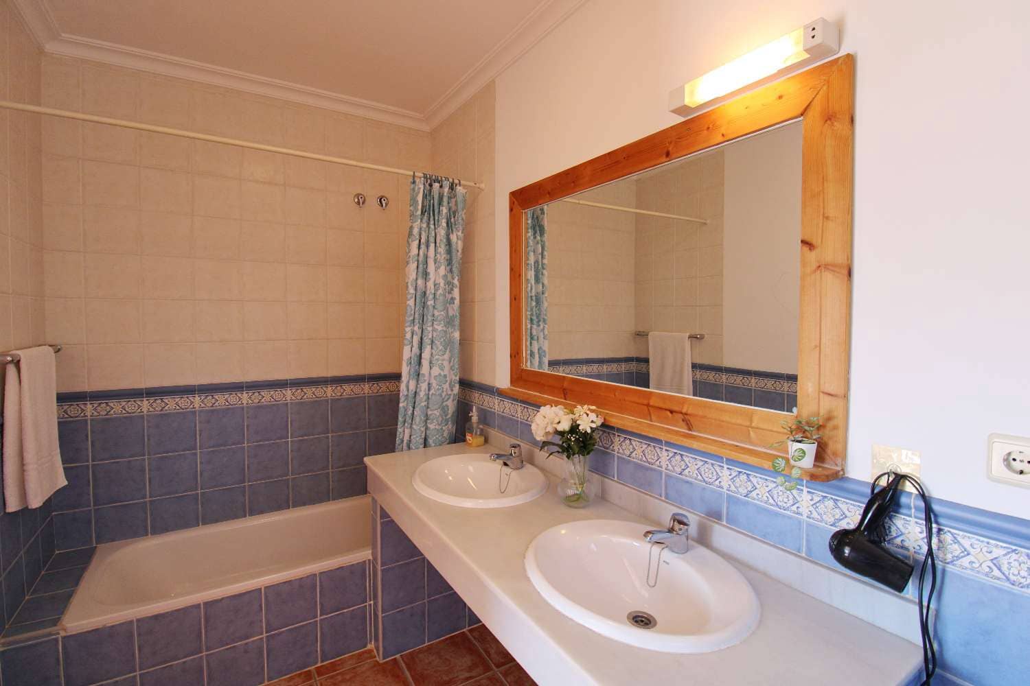 Chalet de 3 habitaciones en Alhaurín de la Torre en venta con piscina - 725.000 € (Ref: 9714469)