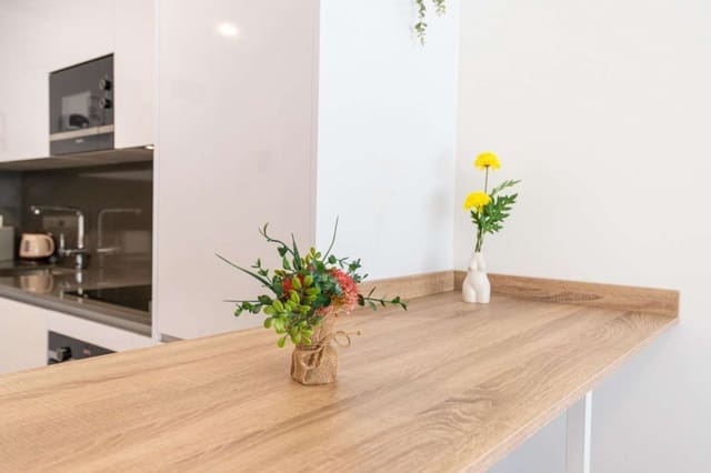 1 slaapkamer Flat te huur in Málaga stad met zwembad garage - € 1.400 (Ref: 9726305)