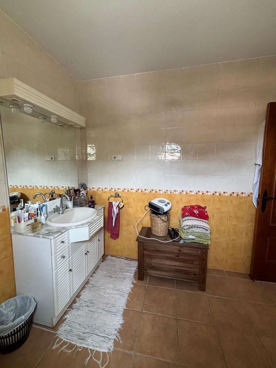 4 bedroom Villa for sale in Alhaurin de la Torre with pool - € 720,000 (Ref: 9731650)