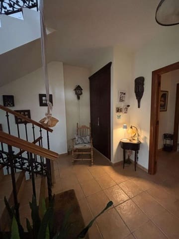 4 bedroom Villa for sale in Alhaurín de la Torre with pool - € 720,000 (Ref: 9731650)