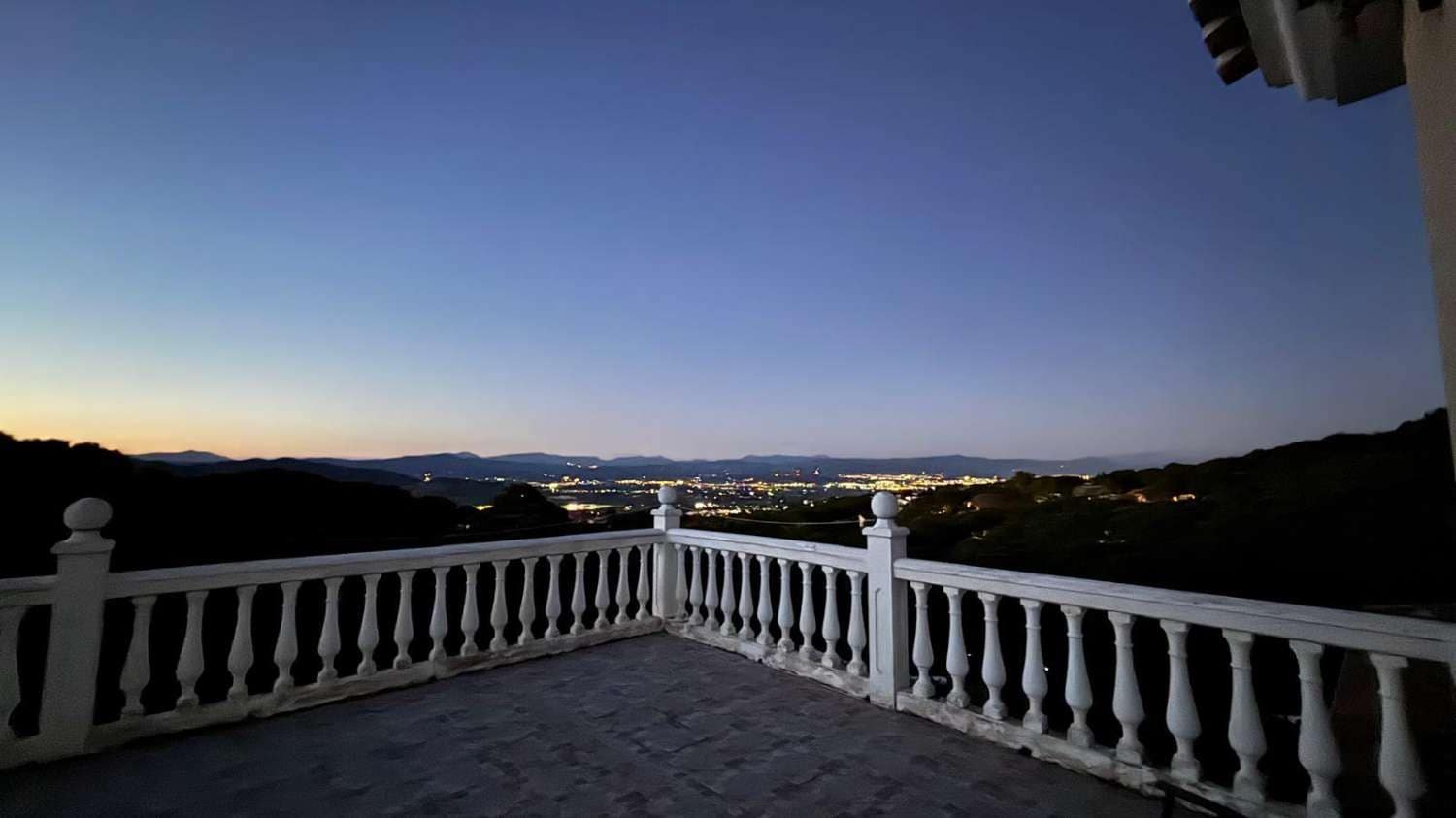 4 bedroom Villa for sale in Alhaurin de la Torre with pool - € 720,000 (Ref: 9731650)