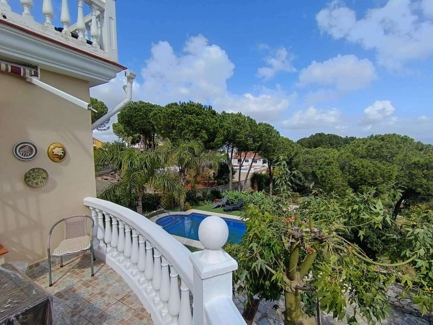 4 bedroom Villa for sale in Alhaurin de la Torre with pool - € 720,000 (Ref: 9731650)