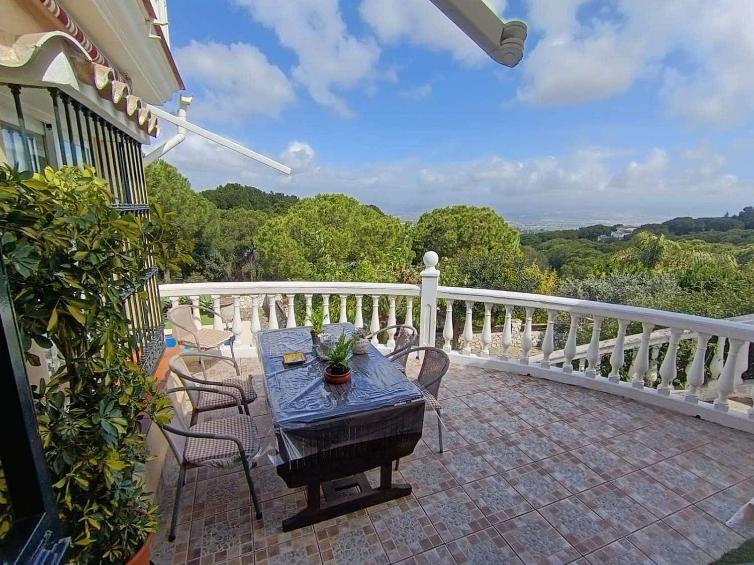 4 bedroom Villa for sale in Alhaurin de la Torre with pool - € 720,000 (Ref: 9731650)