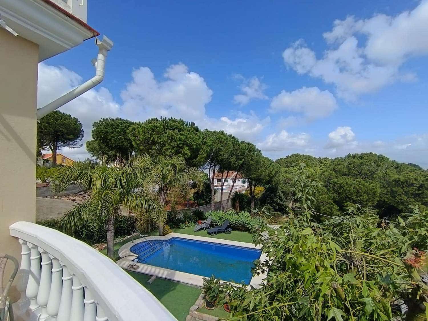 4 bedroom Villa for sale in Alhaurin de la Torre with pool - € 720,000 (Ref: 9731650)