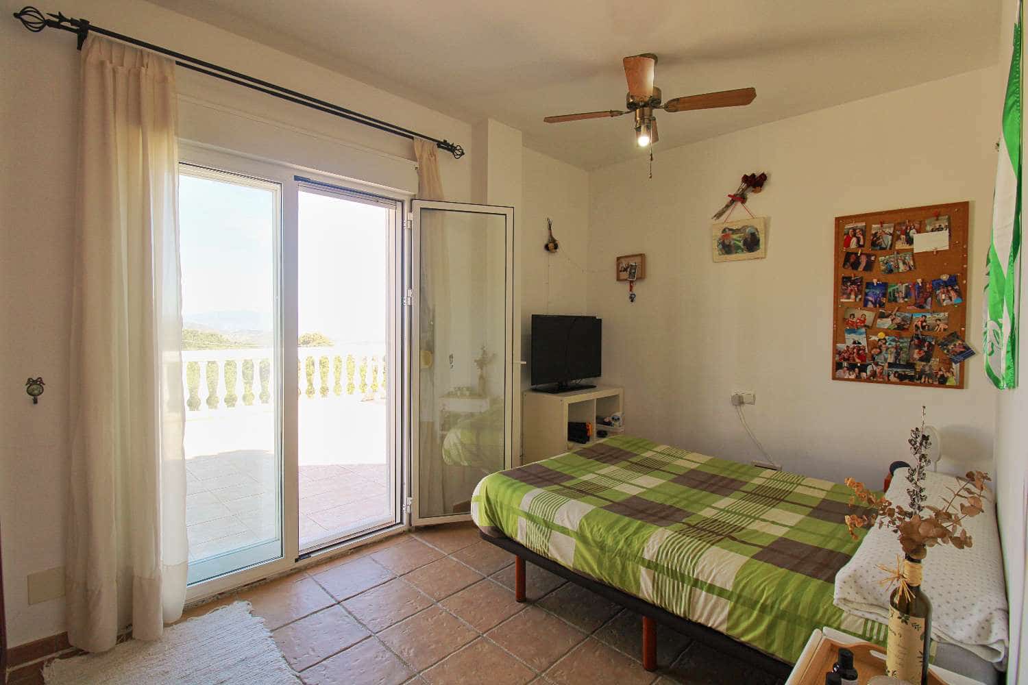 4 bedroom Villa for sale in Alhaurin de la Torre with pool - € 720,000 (Ref: 9731650)