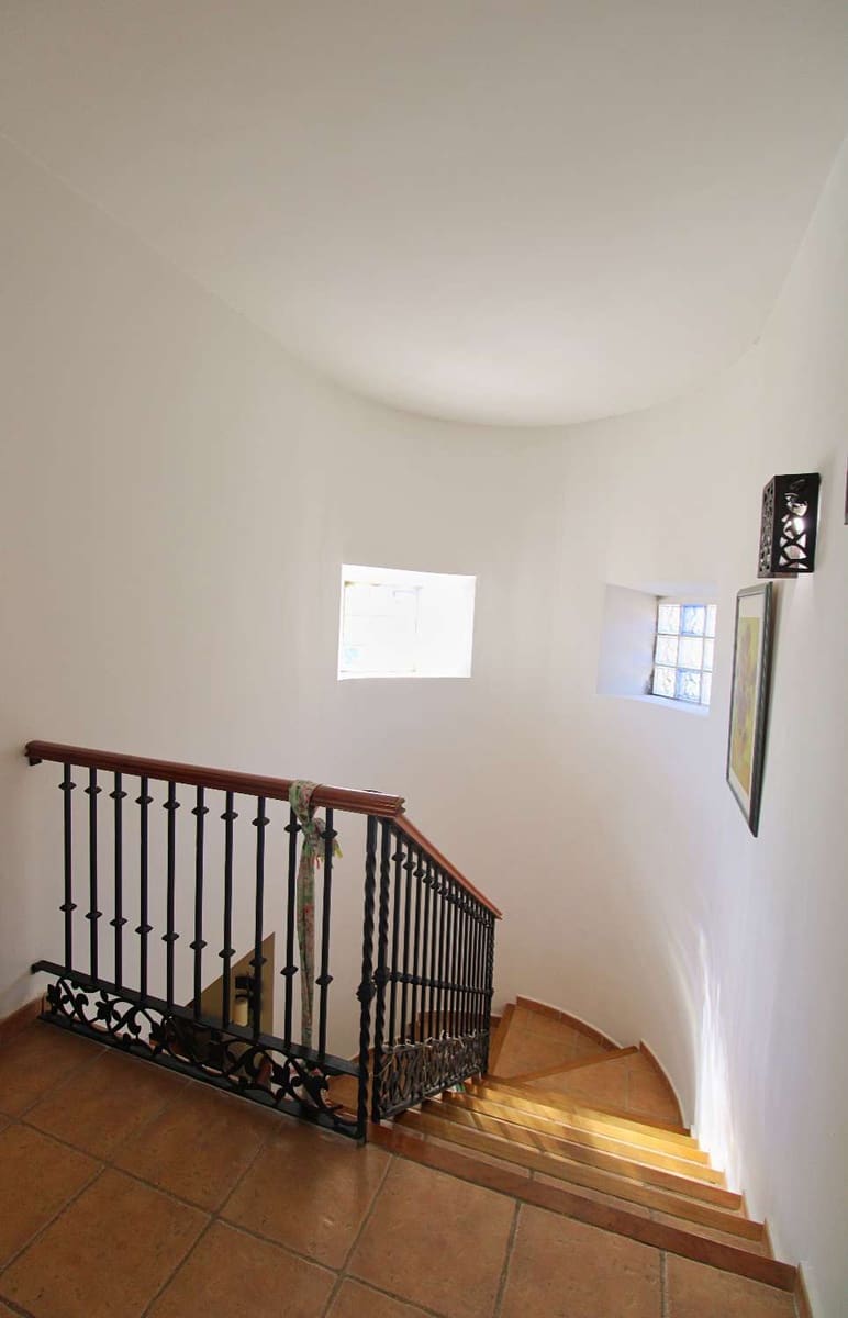 4 bedroom Villa for sale in Alhaurin de la Torre with pool - € 720,000 (Ref: 9731650)