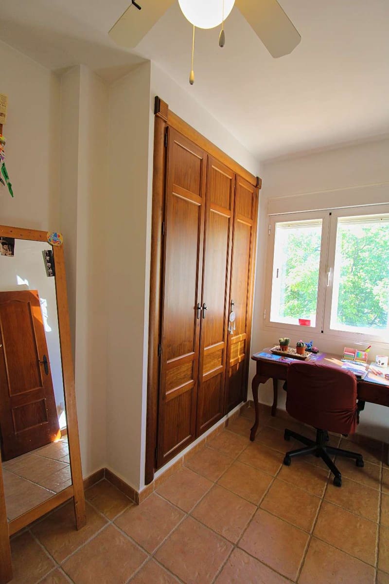 4 bedroom Villa for sale in Alhaurin de la Torre with pool - € 720,000 (Ref: 9731650)