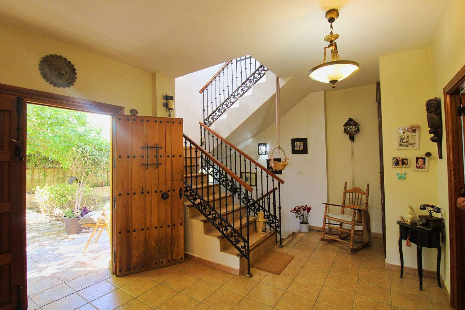 4 bedroom Villa for sale in Alhaurin de la Torre with pool - € 720,000 (Ref: 9731650)