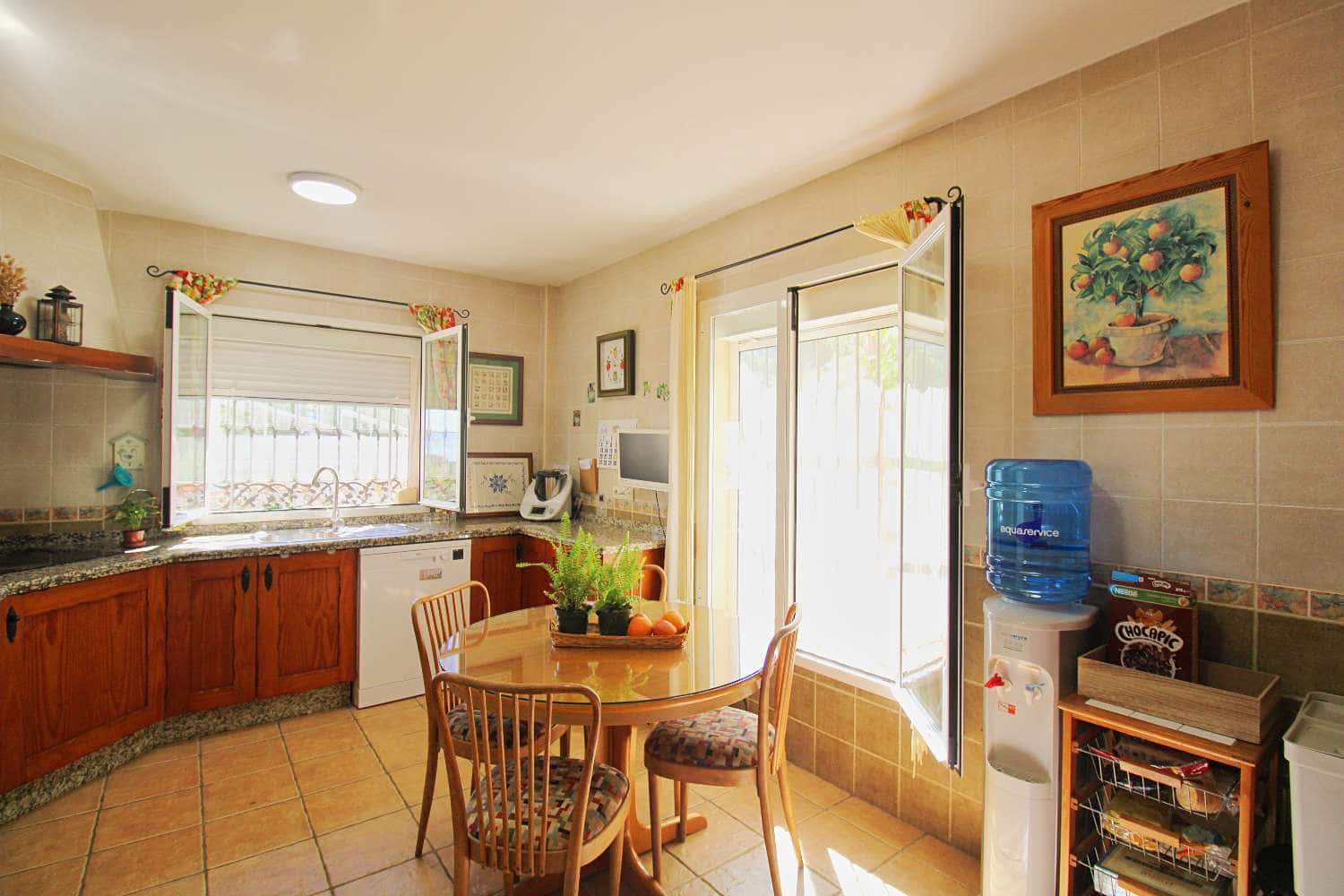 4 bedroom Villa for sale in Alhaurin de la Torre with pool - € 720,000 (Ref: 9731650)