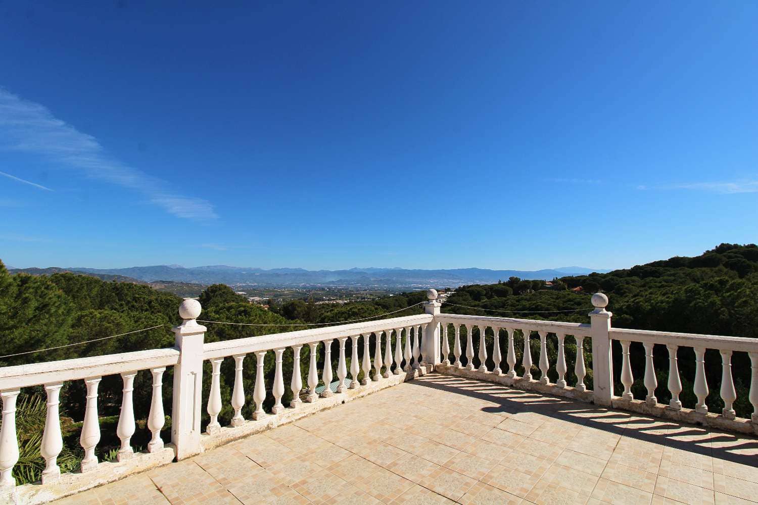 4 bedroom Villa for sale in Alhaurin de la Torre with pool - € 720,000 (Ref: 9731650)