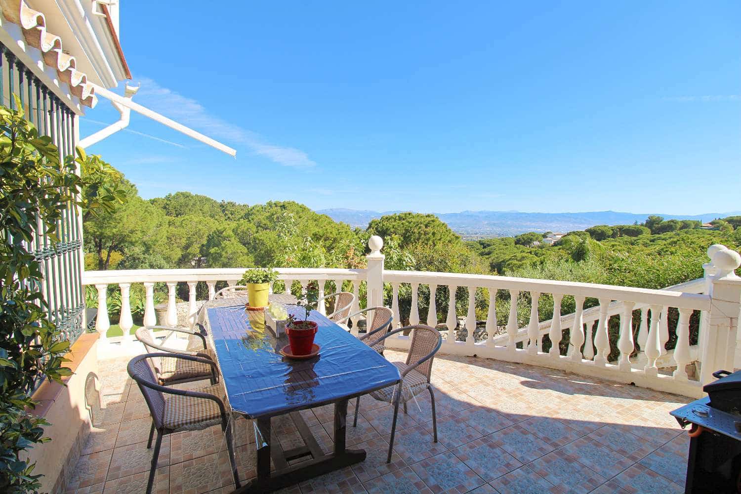 4 bedroom Villa for sale in Alhaurin de la Torre with pool - € 720,000 (Ref: 9731650)