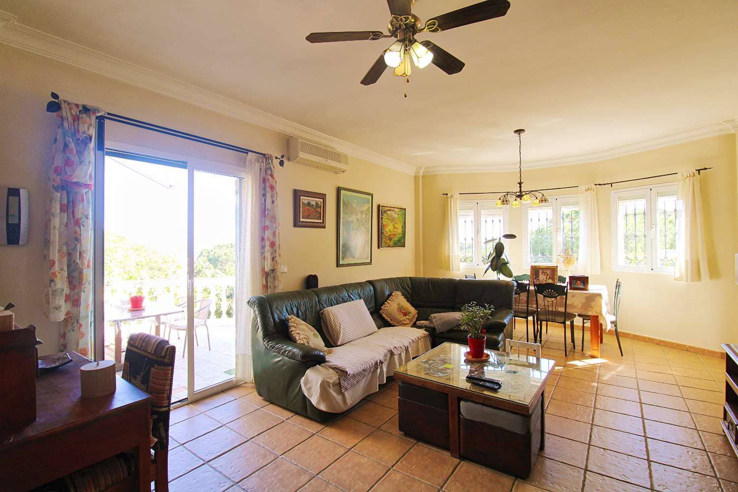 4 bedroom Villa for sale in Alhaurin de la Torre with pool - € 720,000 (Ref: 9731650)