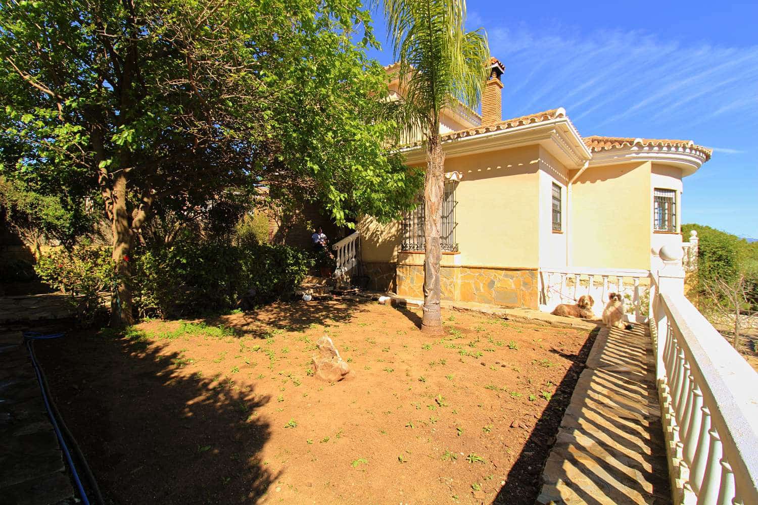 4 bedroom Villa for sale in Alhaurin de la Torre with pool - € 720,000 (Ref: 9731650)