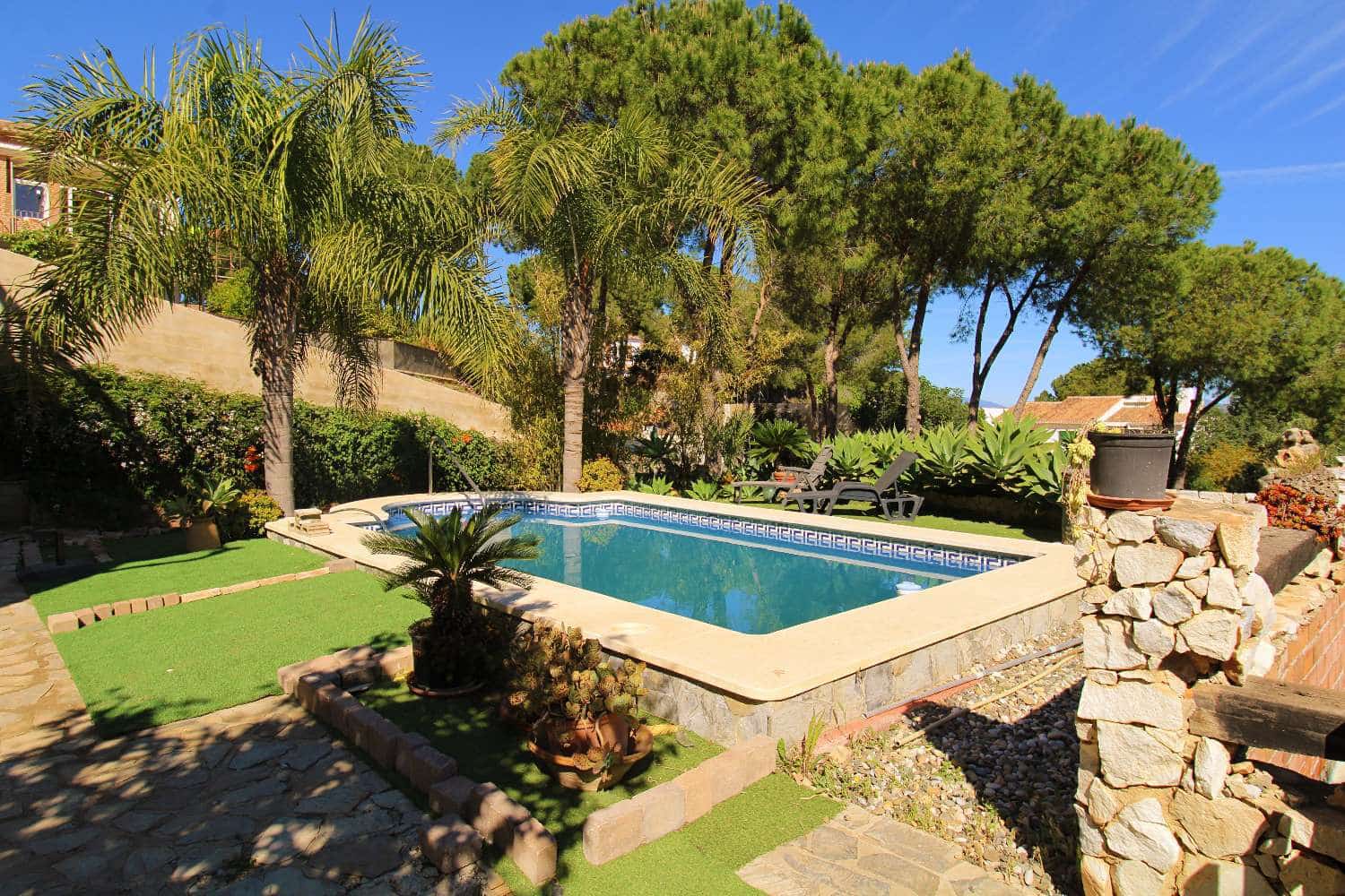 4 bedroom Villa for sale in Alhaurin de la Torre with pool - € 720,000 (Ref: 9731650)
