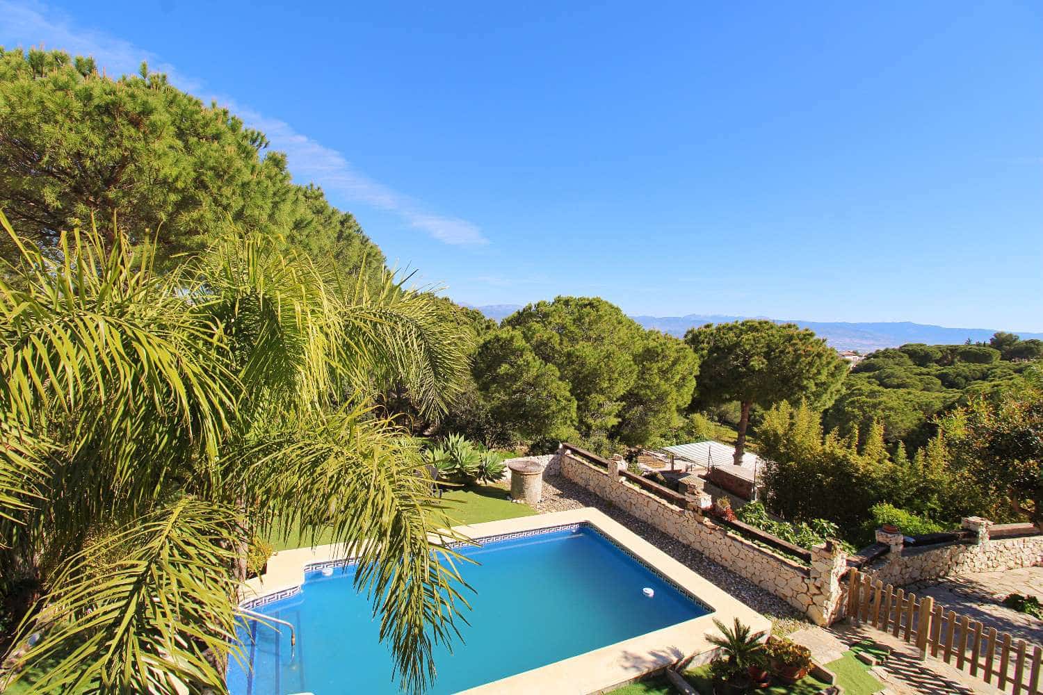 4 bedroom Villa for sale in Alhaurin de la Torre with pool - € 720,000 (Ref: 9731650)