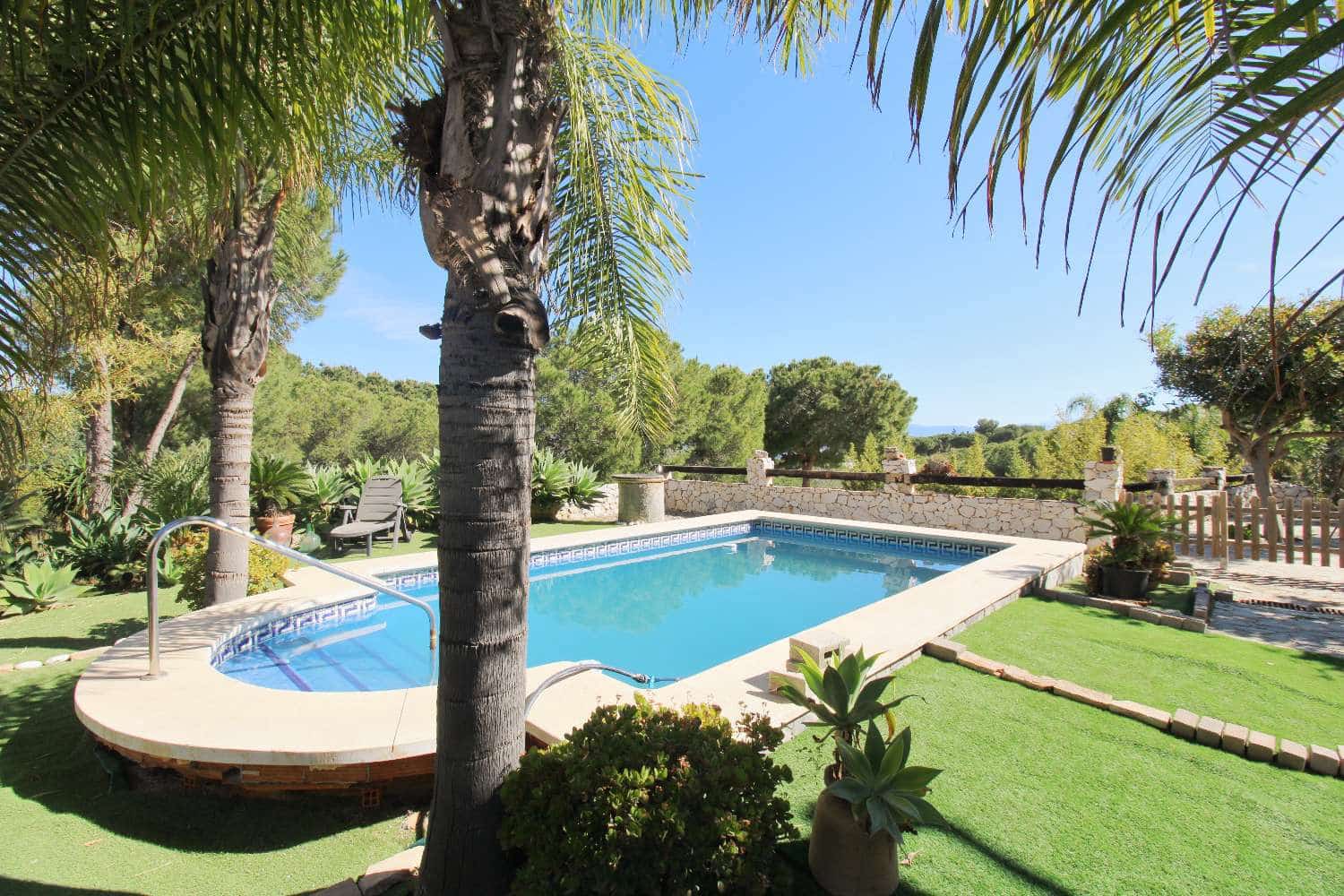 4 bedroom Villa for sale in Alhaurin de la Torre with pool - € 720,000 (Ref: 9731650)