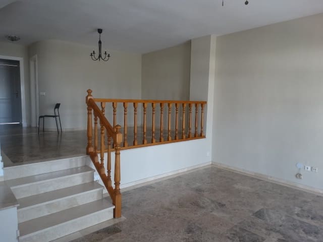 3 sovrum Radhus att hyra i Alhaurin de la Torre med pool garage - 1 000 € (Ref: 980656)
