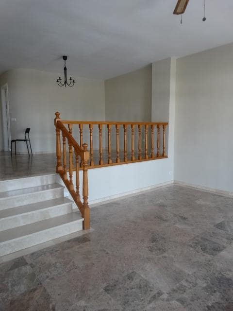 3 sovrum Radhus att hyra i Alhaurin de la Torre med pool garage - 1 000 € (Ref: 980656)