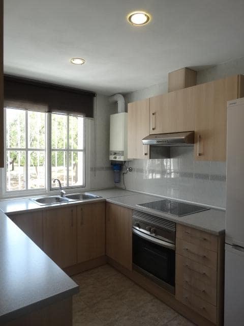 3 sovrum Radhus att hyra i Alhaurin de la Torre med pool garage - 1 000 € (Ref: 980656)