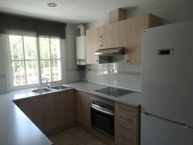 3 sovrum Radhus att hyra i Alhaurin de la Torre med pool garage - 1 000 € (Ref: 980656)