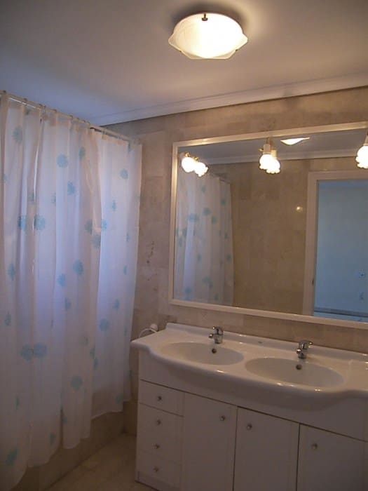 3 sovrum Radhus att hyra i Alhaurin de la Torre med pool garage - 1 000 € (Ref: 980656)