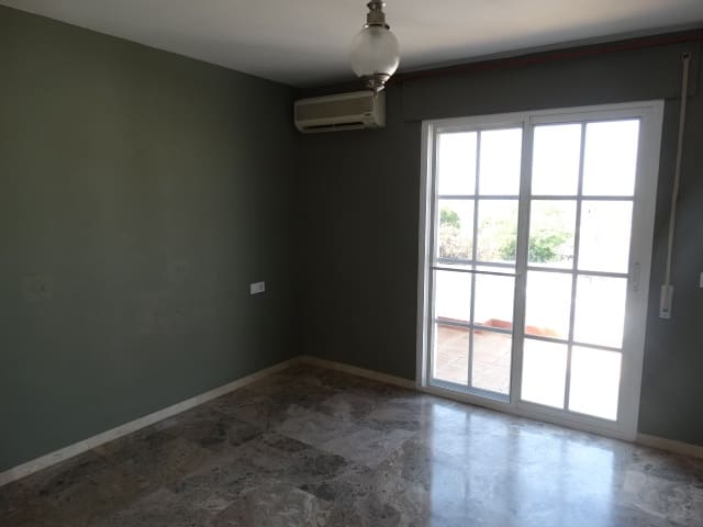 3 sovrum Radhus att hyra i Alhaurin de la Torre med pool garage - 1 000 € (Ref: 980656)